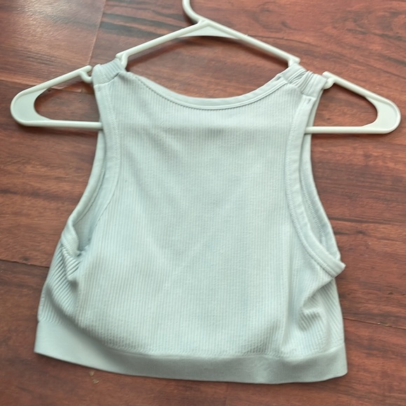 crop top - Picture 2 of 3